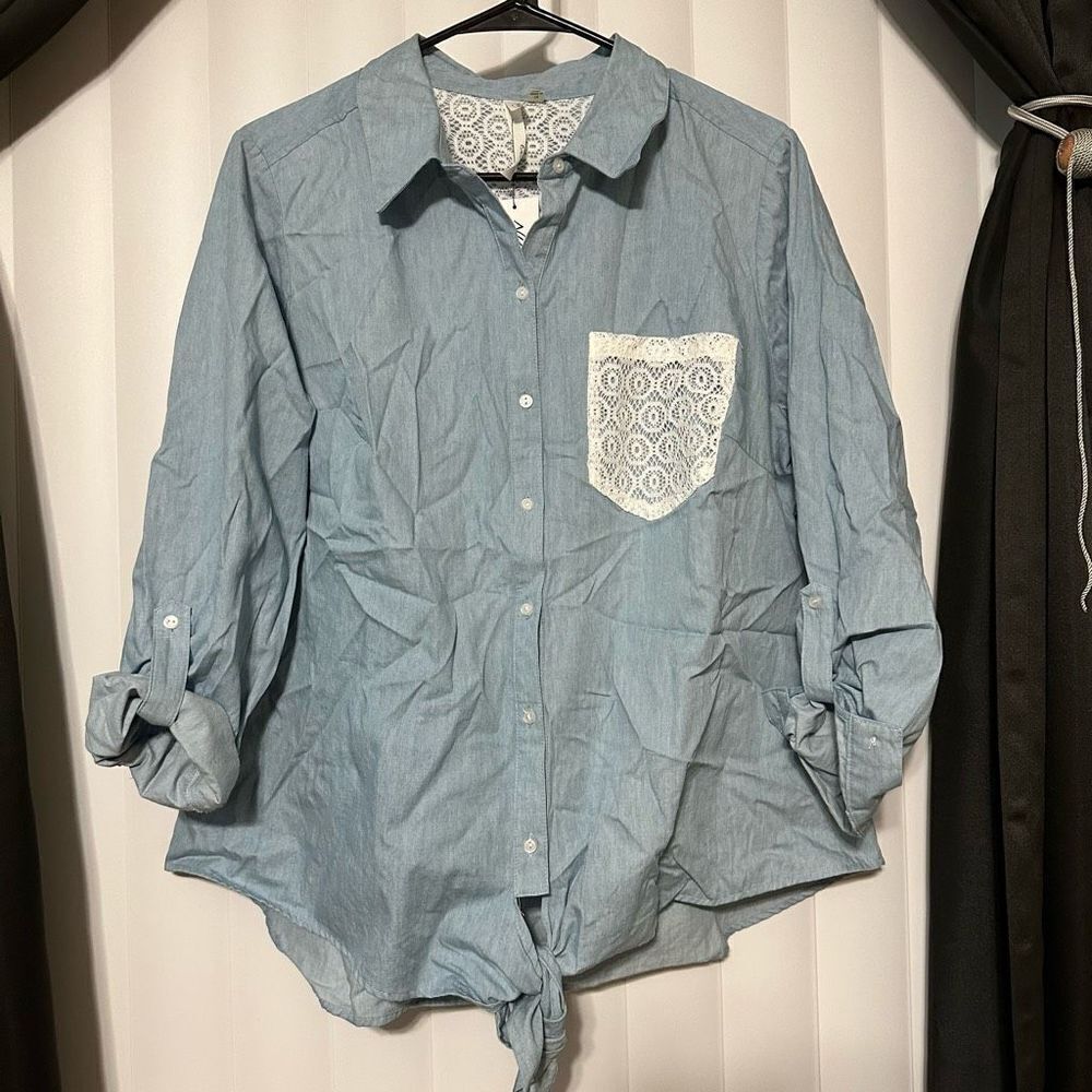 Hannah Brand 7 Button Up Collared Shirt Front Soft Blue, Long Sleeve Casual.